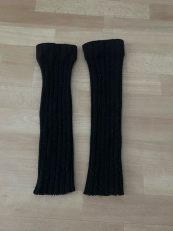 Schwarze Stulpen