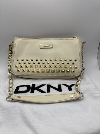 DKNY Nieten-Tasche beige Leder mit Kette wie neu 
