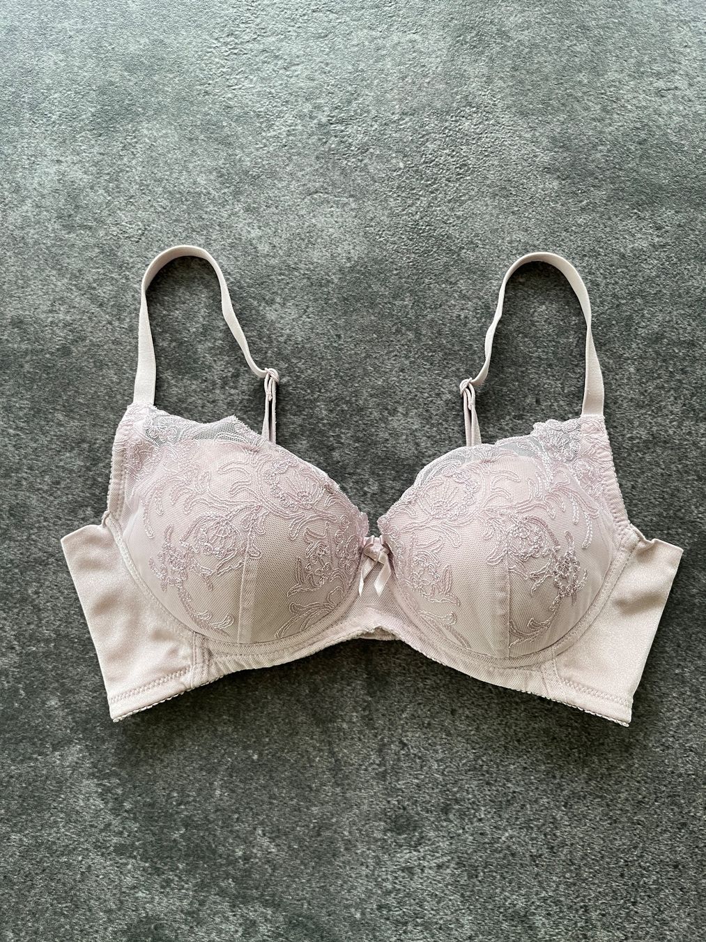 Sonstige Unterwäsche: BH in Lotuslilafarbe - Größe 75C, 34C – Gebraucht aus Kilchberg ZH von Simlife