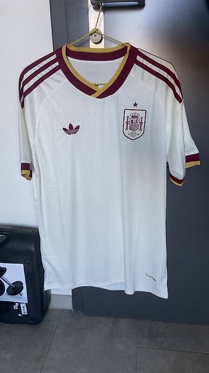 Leibchen & Hosen: Maillot spain world cup – Gebraucht aus Ste-Croix von Loic_danzii