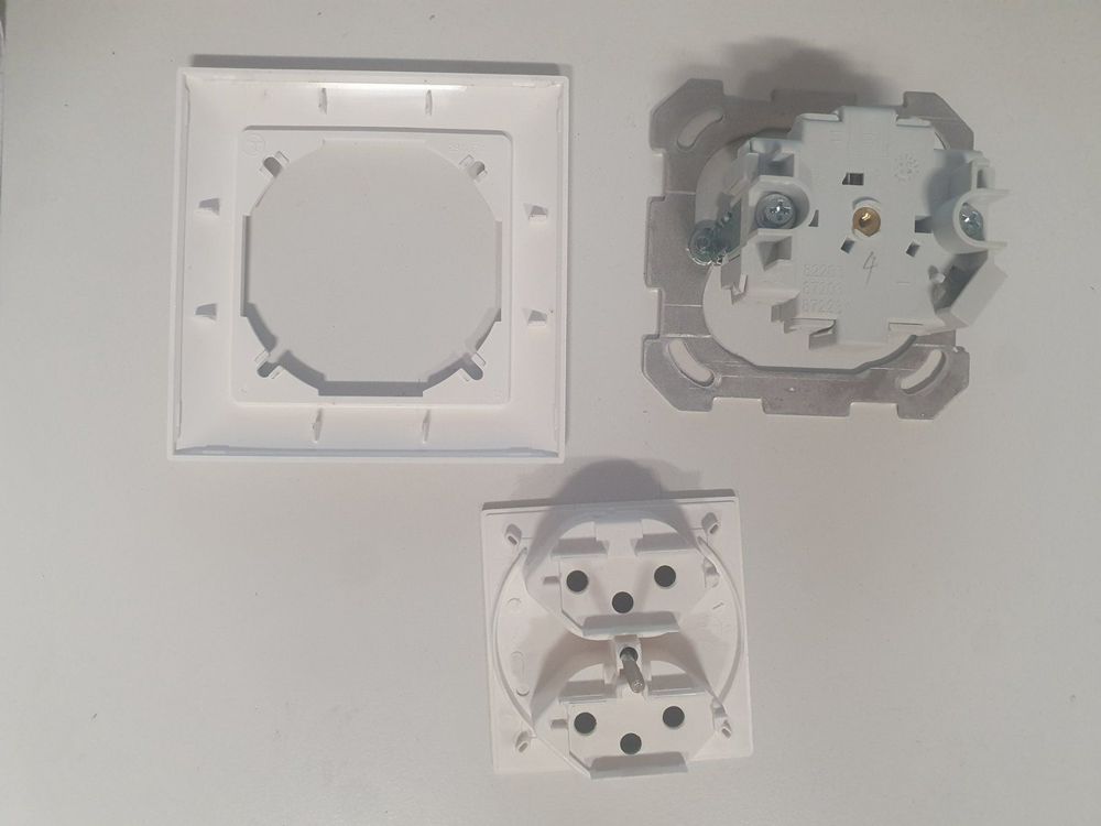 Schneider Electric Unica Doppelsteckdose 2P+T – Anthrazit, Für Unterputz-Montage, Einbautiefe 24 Mm
