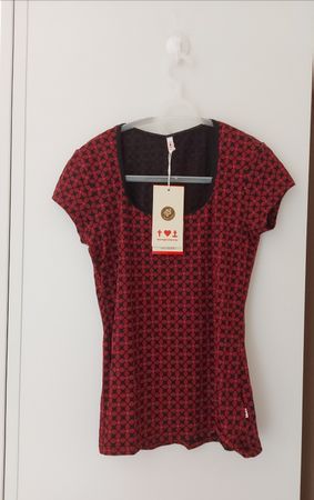 T-shirt Blutgeschwister rouge à motif