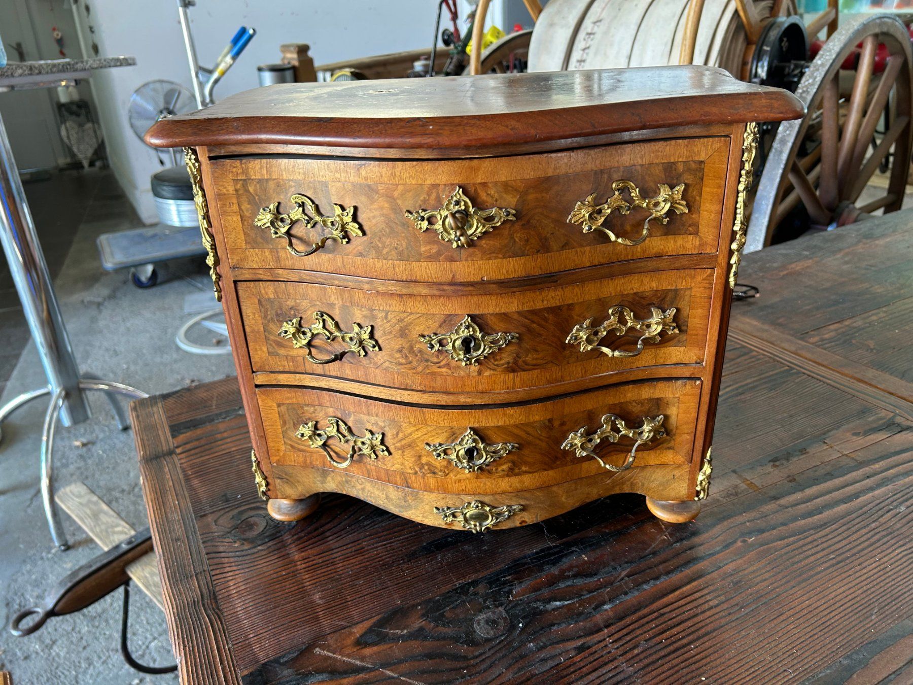 Kommoden: Wundervolle Louis XV Barock Modellkommode – Gebraucht aus Sugiez von brockicenter 1