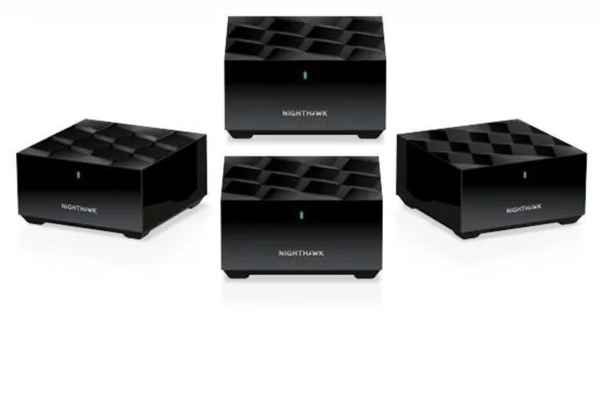 Netgear Modems & Router: Netgear Mesh-System MK73S Nighthawk 1 Router & 3 Satelliten – Gebraucht aus Horriwil von