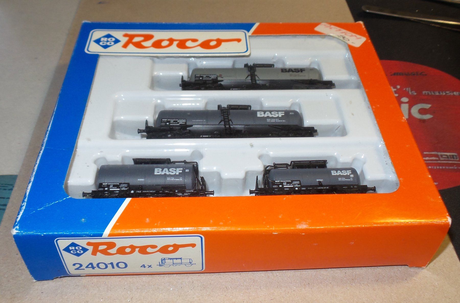 Roco Modellini di ferrovie: 4 wagons citerne Roco N 24010 – Usato da Bulle venduto da Rockandtoys