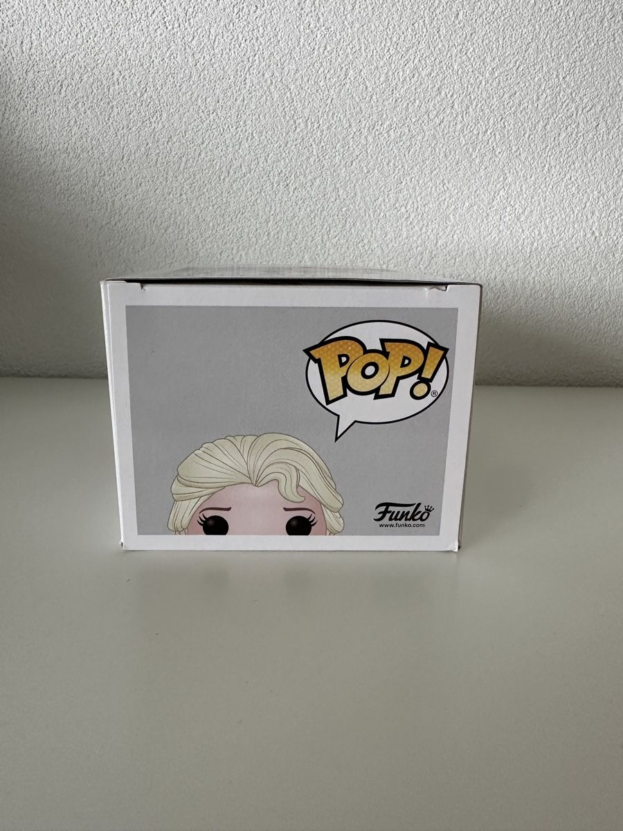 Funko Figurines: Funko Pop Elsa Amazon Exclusive – Neuf avec emballage d'origine à Mels par Hannah_Fee 4