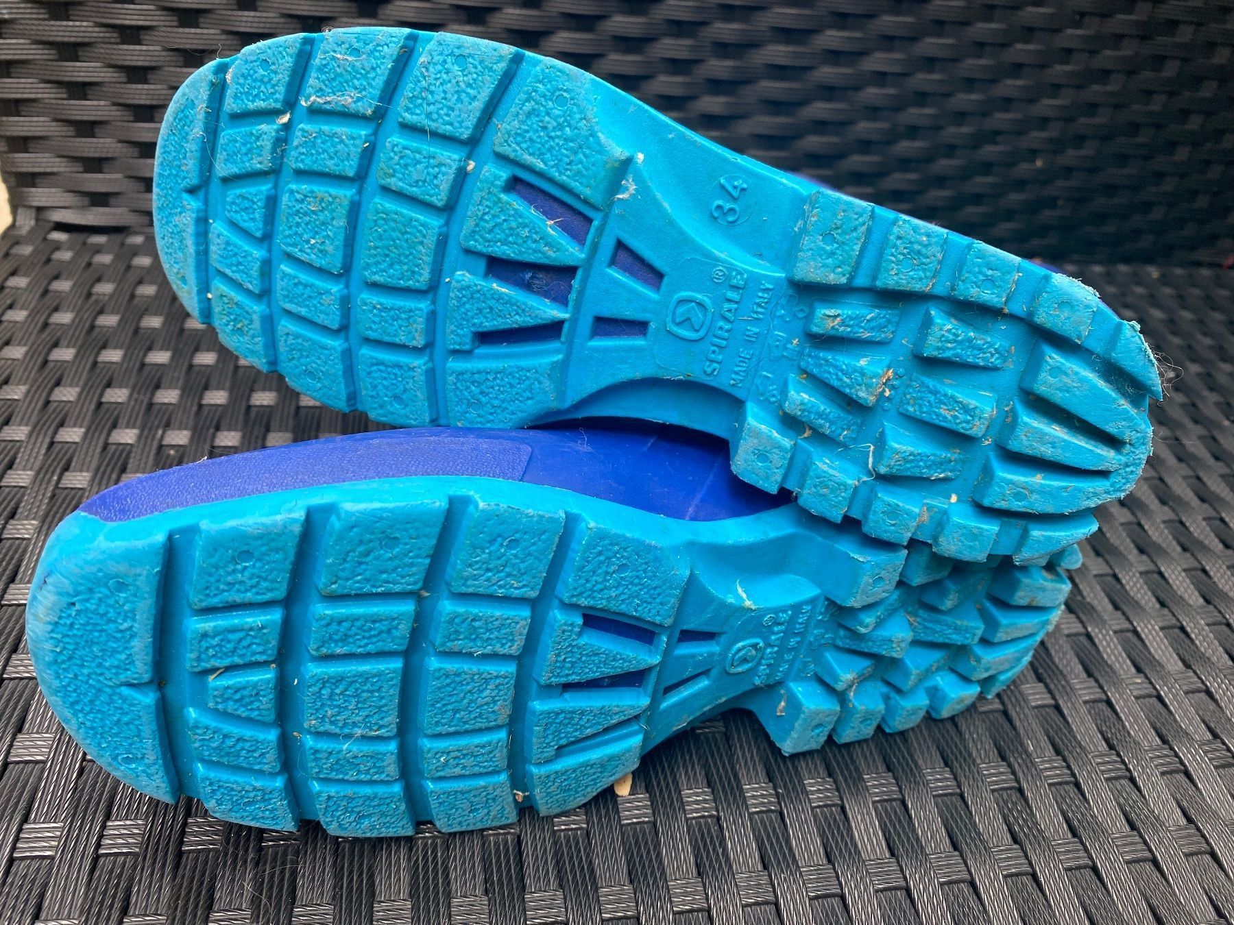 Scarpe per ragazzi: Stiefel für Kinder – Usato da Dietlikon venduto da Tonschildchrott 1