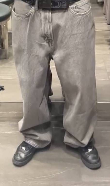 Jeans: Jeans gris baggy  – Usato da St-Maurice venduto da zei_rh8w