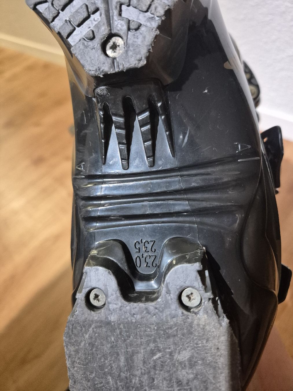 Scarpe da donna: atomic skischuhe 23-23.5cm – Usato da Spiez venduto da V.H.K. 5