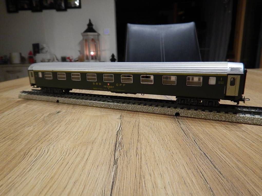 Modellini di ferrovie: Liliput SBB 1. Klasse Wagen – Usato da Frutigen venduto da Tony1813