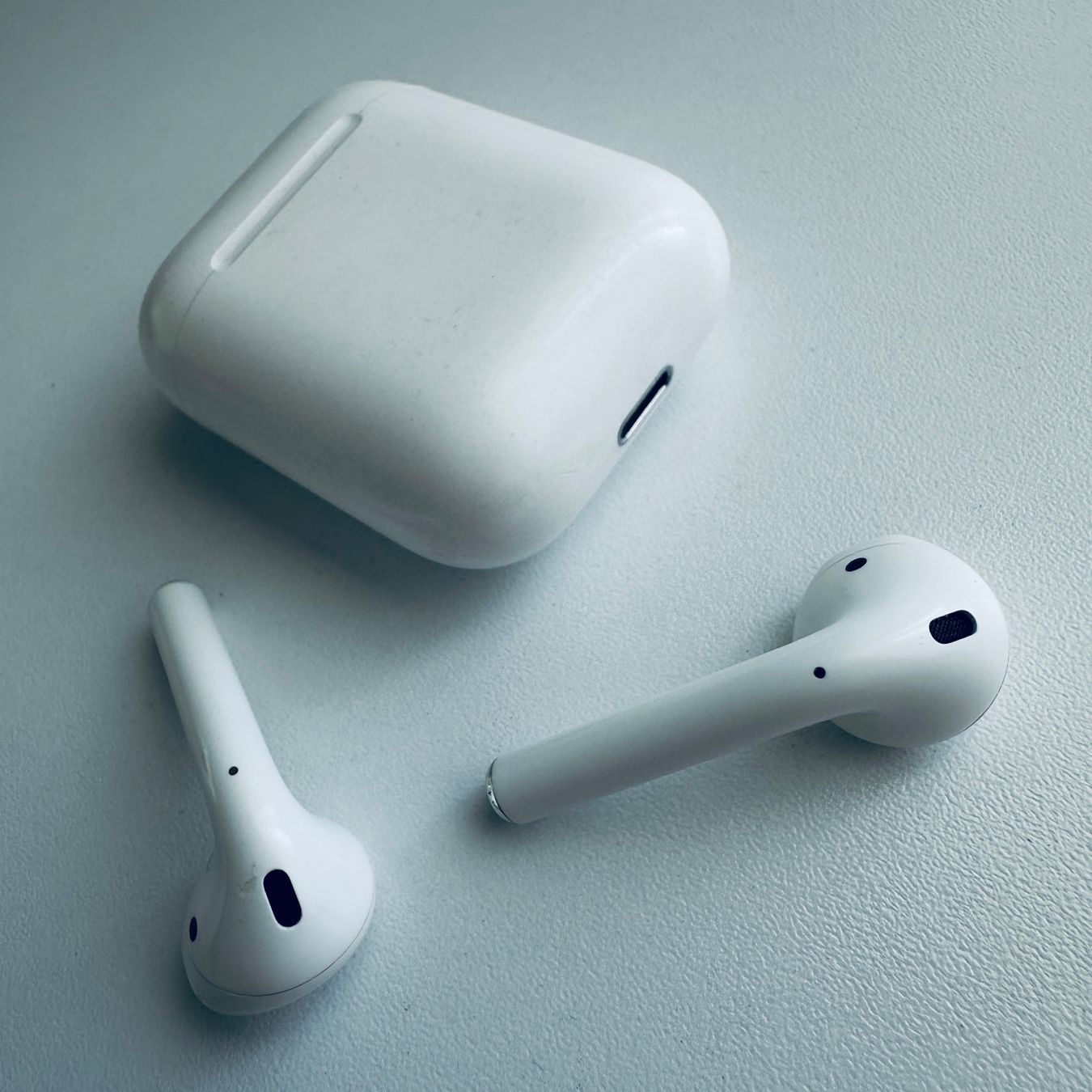 Apple Cuffie: Original Apple AirPods 2 Kopfhörer Wireless Lightning Kabel – Usato da Basel venduto da MY.AIRPODS.SHOP 5