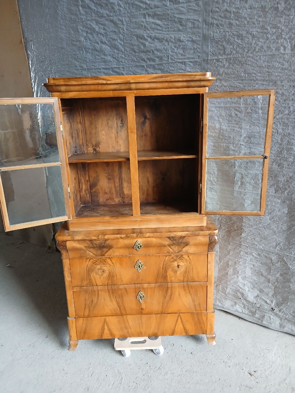 Credenze: MEUBLE L.PHILIPPE EN NOYER – Usato da Neuchatel venduto da NNeuchatel 1