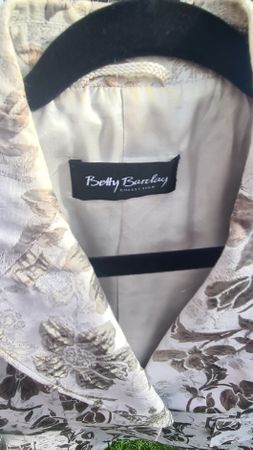 Betty Barclay Blazer, Gr. 42, Blumenmuster, Top Zustand!