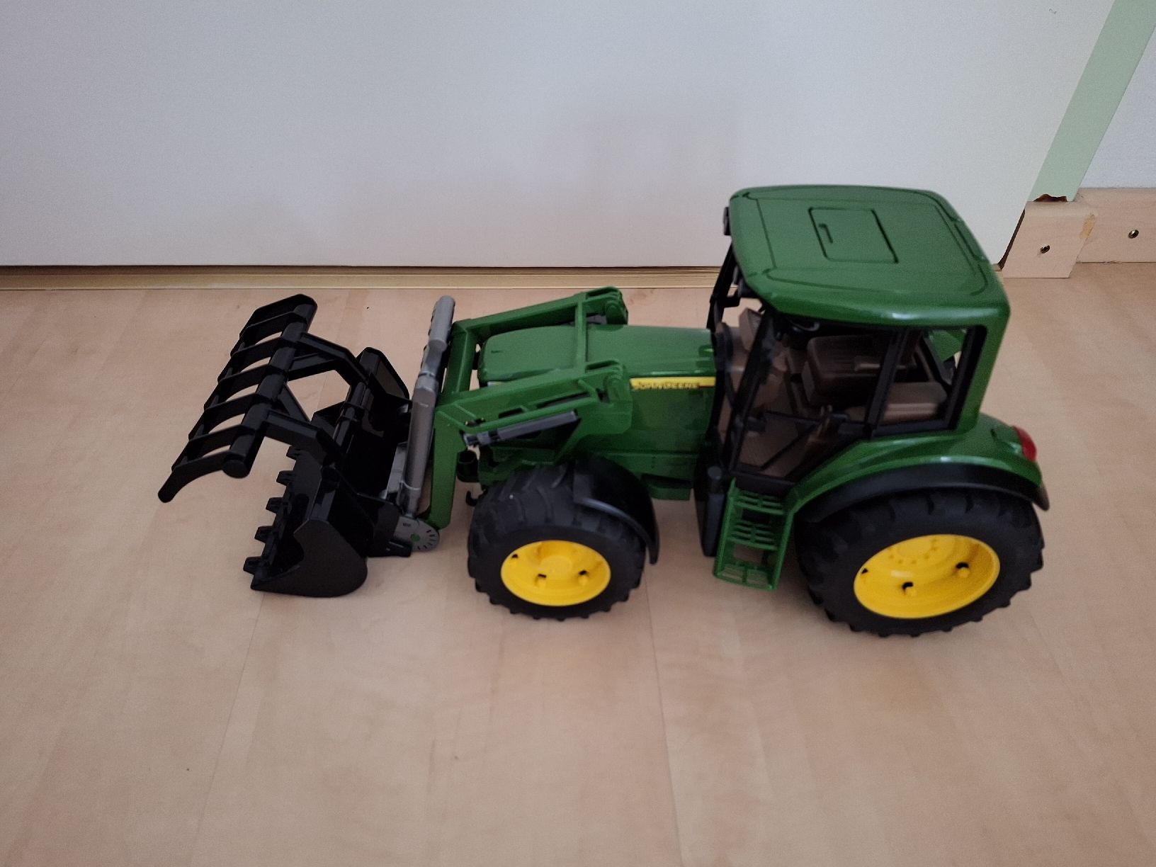 Giocattoli: John Deere Traktor mit Schaufel – Usato da Oberrieden venduto da man_9tm2