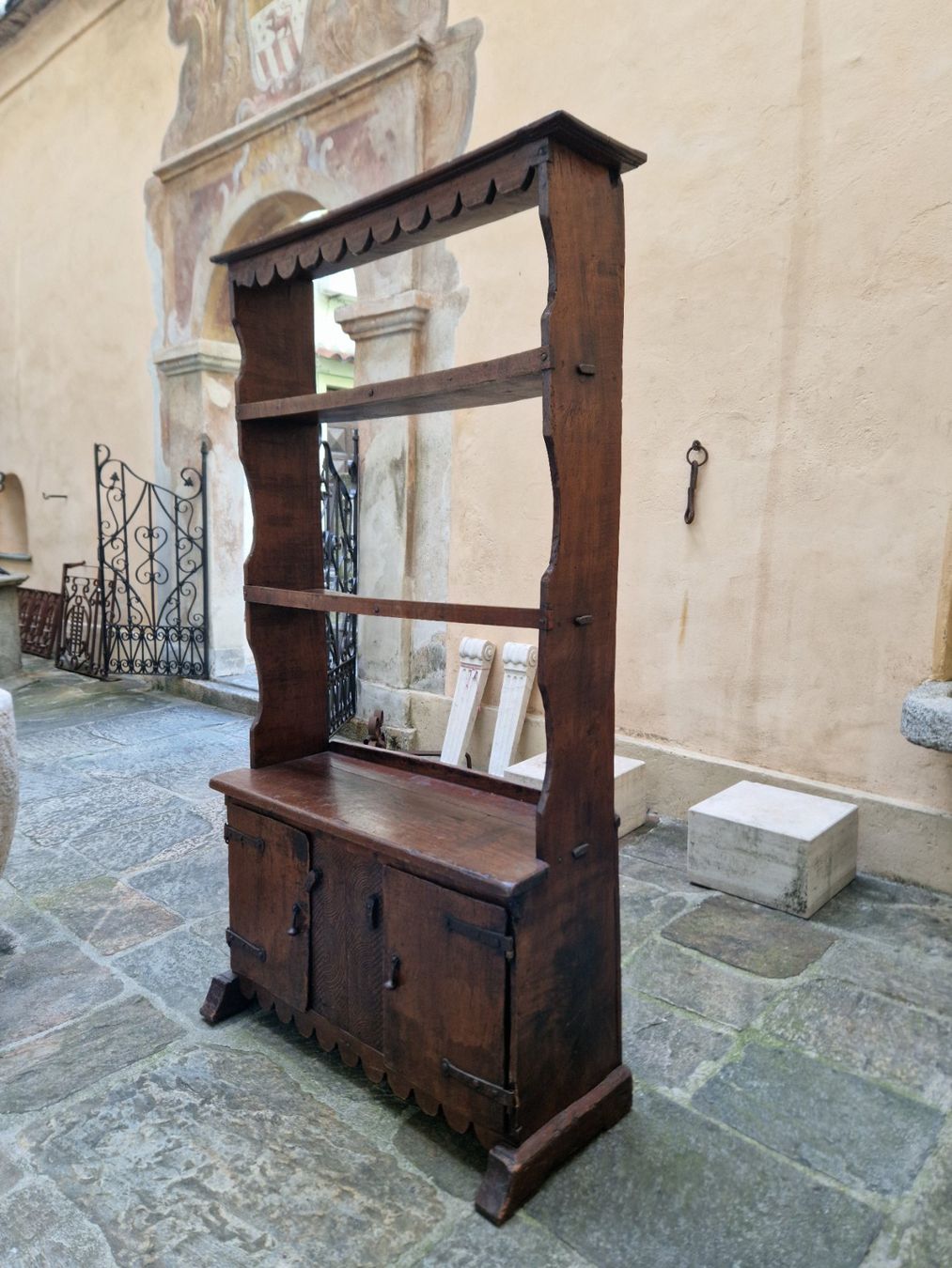 Scaffali: Antik Bücherregal aus Pappel Buche. – Usato da Locarno venduto da BellTicino 1
