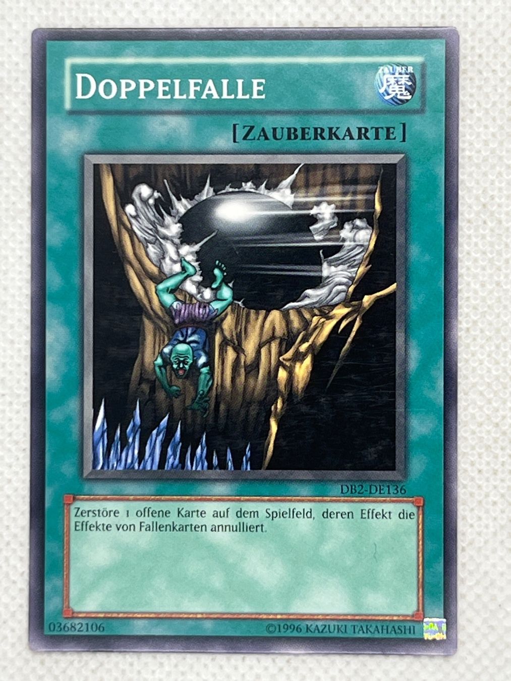 Yugioh Carte collezionabili: Yu-Gi-Oh! Doppelfalle DB2-DE136 Deutsch Common – Usato da Hinterkappelen venduto da Kim1992