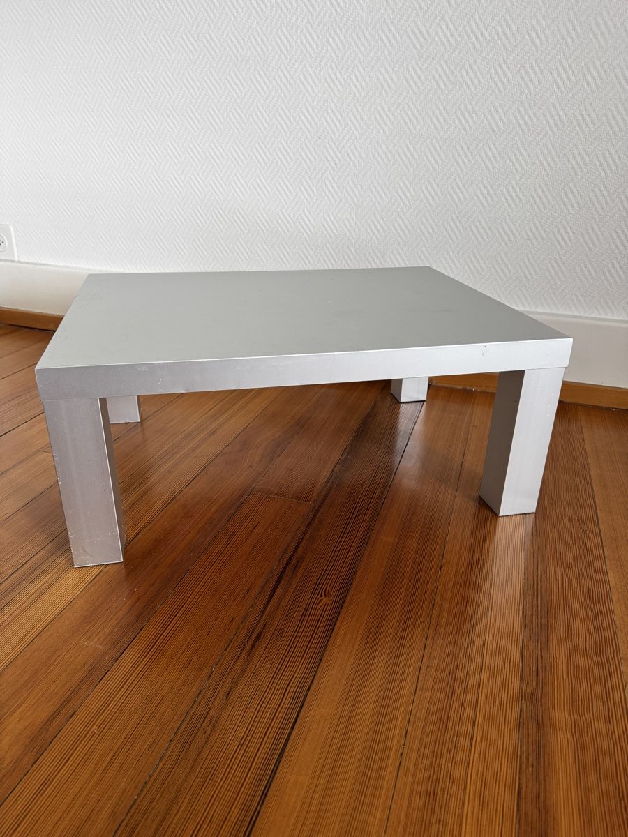 Comodini: Nachttisch / Couchtisch silber – Usato da Zürich venduto da Leined