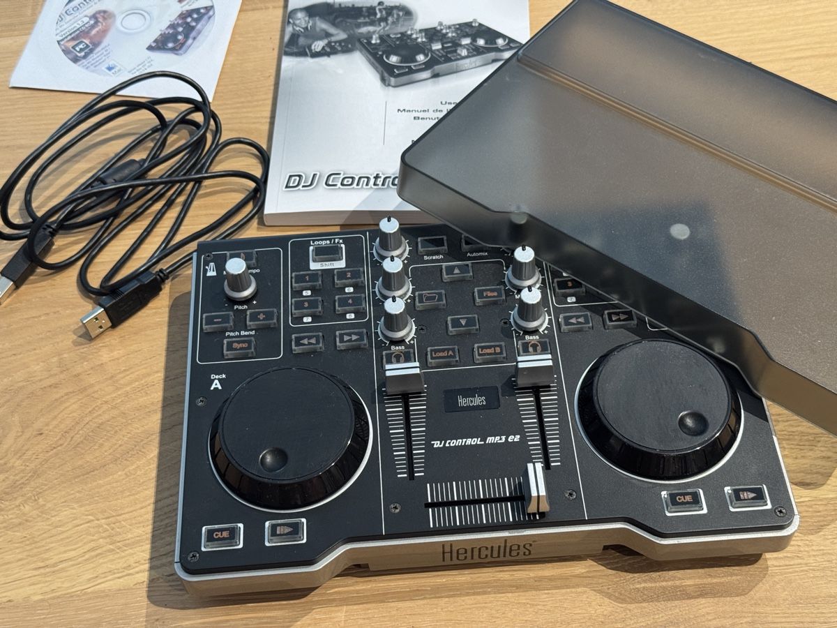 Hercules Console di mixaggio: Hercules DJ Control MP3 e2 USB DJ Controller – Usato da Saas im Prättigau venduto da bonamiCH