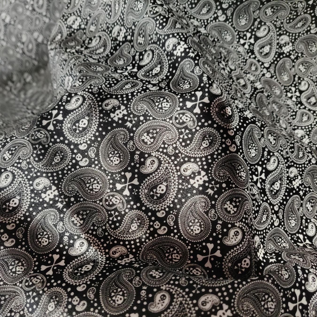 Tessuti: Ital. Designer Baumwolle Elastan 1.65x1.50m Paisley Skull – Nuovo (secondo la descrizione) da Lufingen venduto da Voyager7 7