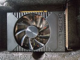 GTX 690 - Cartes graphiques de jeu pour ordinateur de bureau hautes performances