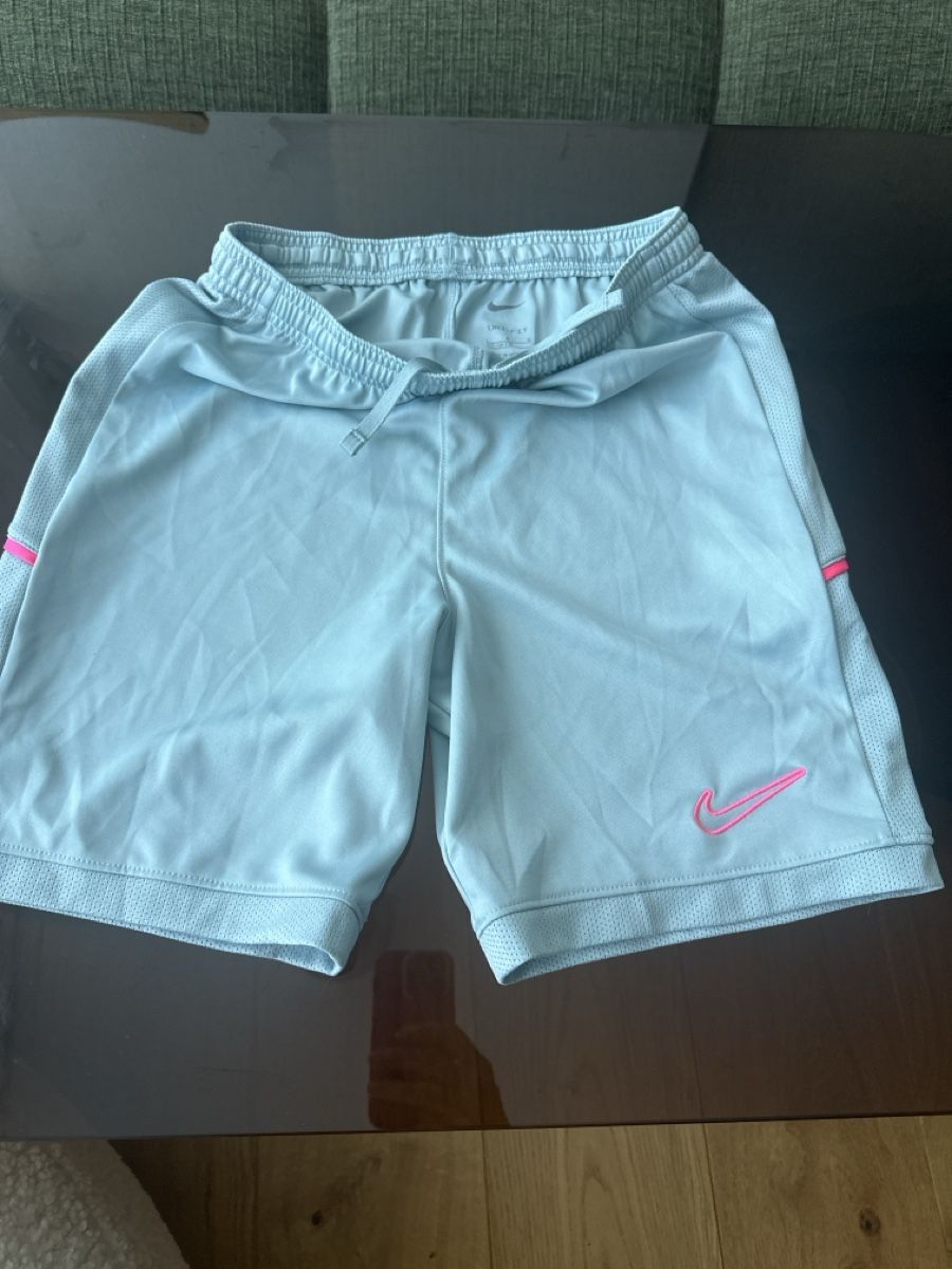 Nike Pantalons: Short Nike – D'occasion à Founex par reb_fws9 1