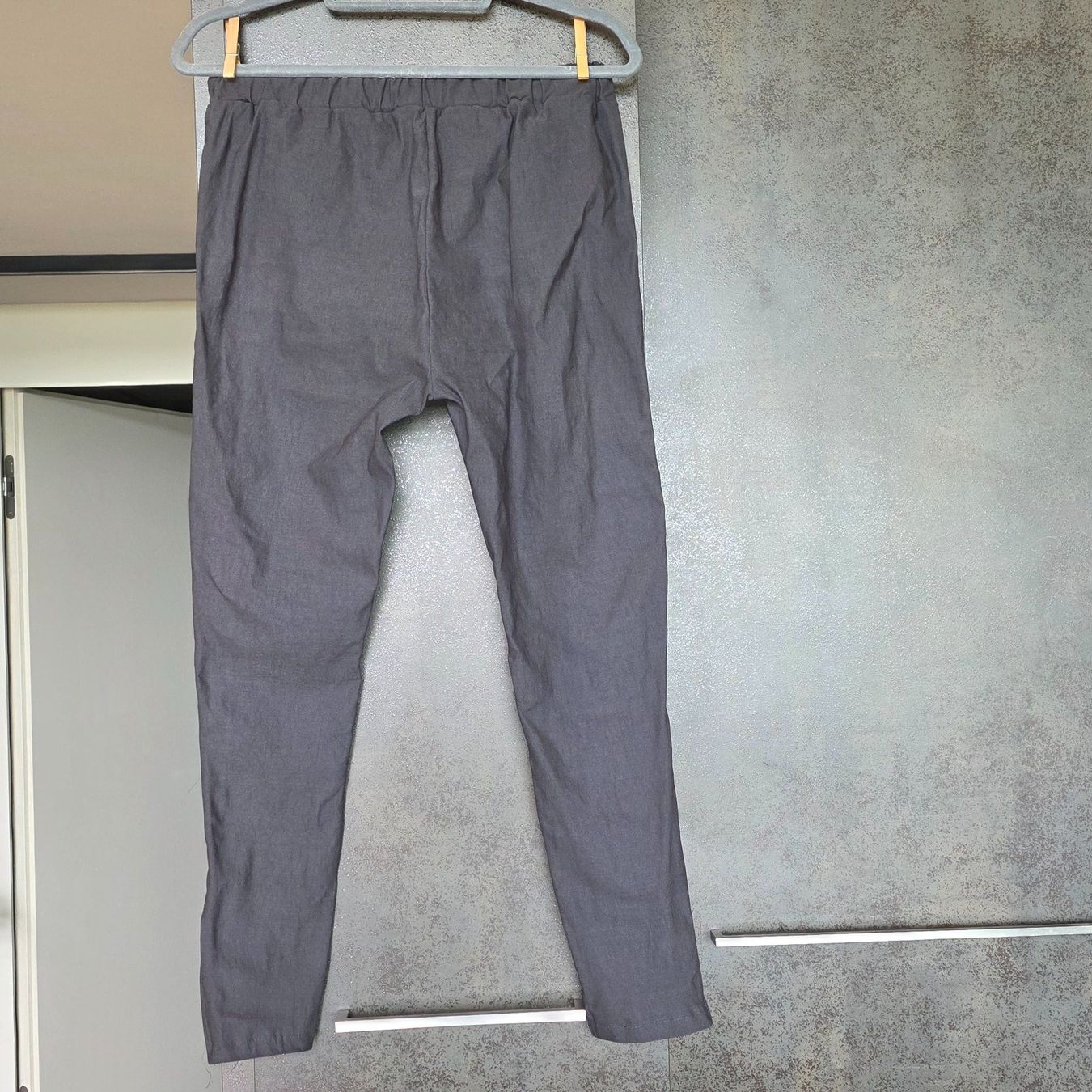 Pantaloni: 🐸 SUPER STRETCH HOSE GRAU M – Usato da Môtier (Vully) venduto da Frogs 4