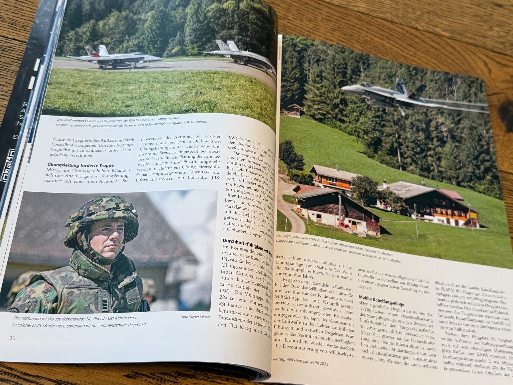 Zeitschriften & Magazine: Jahrespublikation 2023 Schweizer Luftwaffe - Schweizer Armee – Gebraucht aus Brütten von Hst1 9