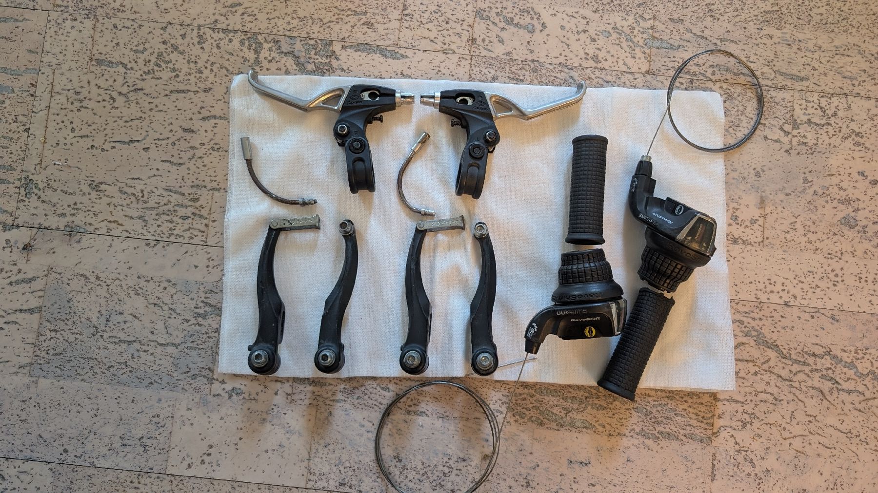 Shimano Ersatzteile: Bremshebel Set Logan, Griffe & Shimano RevoShift 3x7 – Gebraucht aus Olten von NicoOnline