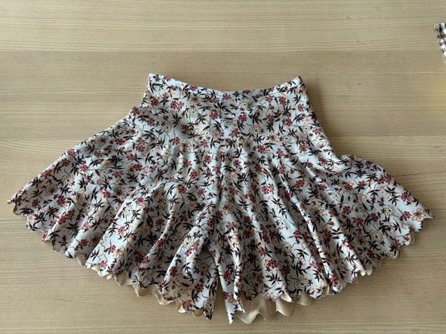 Chloé Pantaloni: Hosenröcklein von Chloé – Nuovo (secondo la descrizione) da Rapperswil SG venduto da Carlotta1