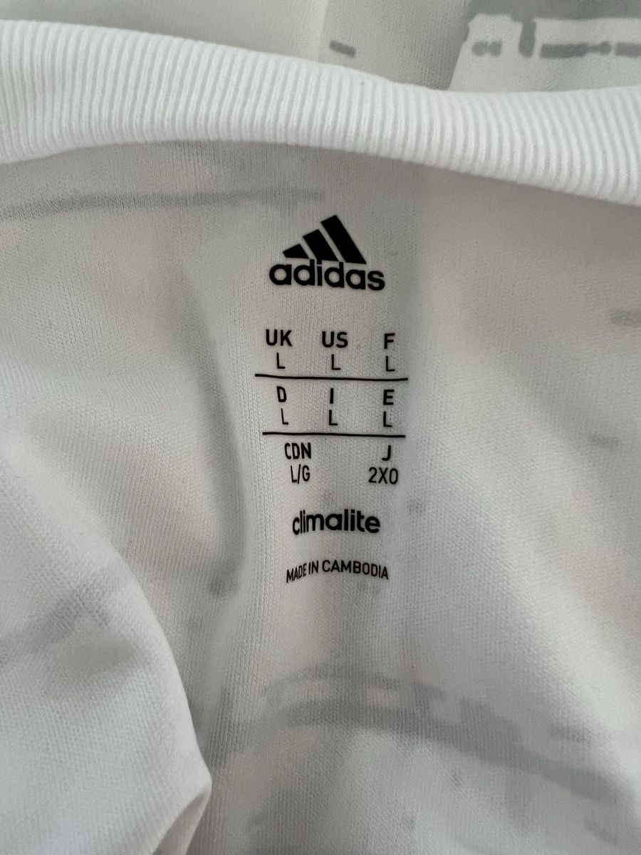 Canottiere & Pantaloni: Manchester United Trainingshirt Gr L – Usato da Mümliswil venduto da Calciopat 2