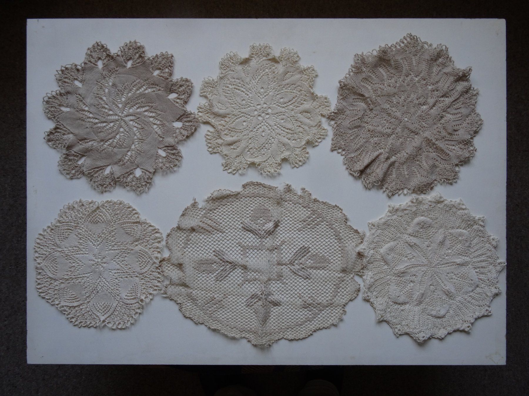 Tutte le decorazioni: Sammlung Kunststricken / Kunststrick-Decken / Handarbeit – Usato da Zimmerwald venduto da ver_69wh 1