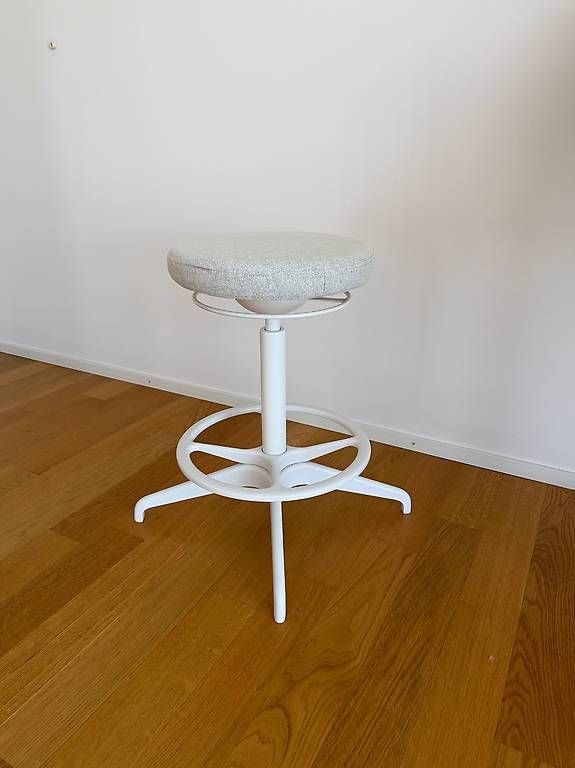 Ikea Sedie: Ikea LIDKULLEN Sitz-/Stehstuhl – Usato da Winterthur venduto da zen_5ksp