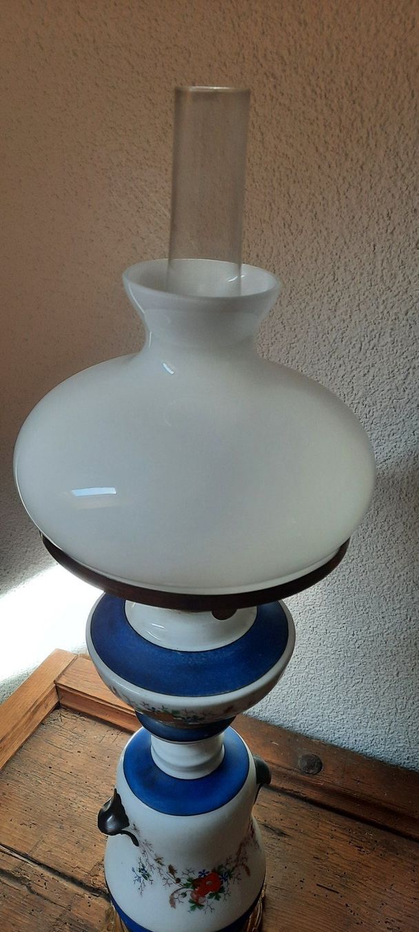 Lampade: Petroleumlampe alt mit Docht. Weiss/Blau mit Blümchen – Usato da Uetendorf venduto da Neidem 5