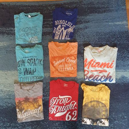 8 T-Shirts Grösse S/M – Zustand ok bis gut