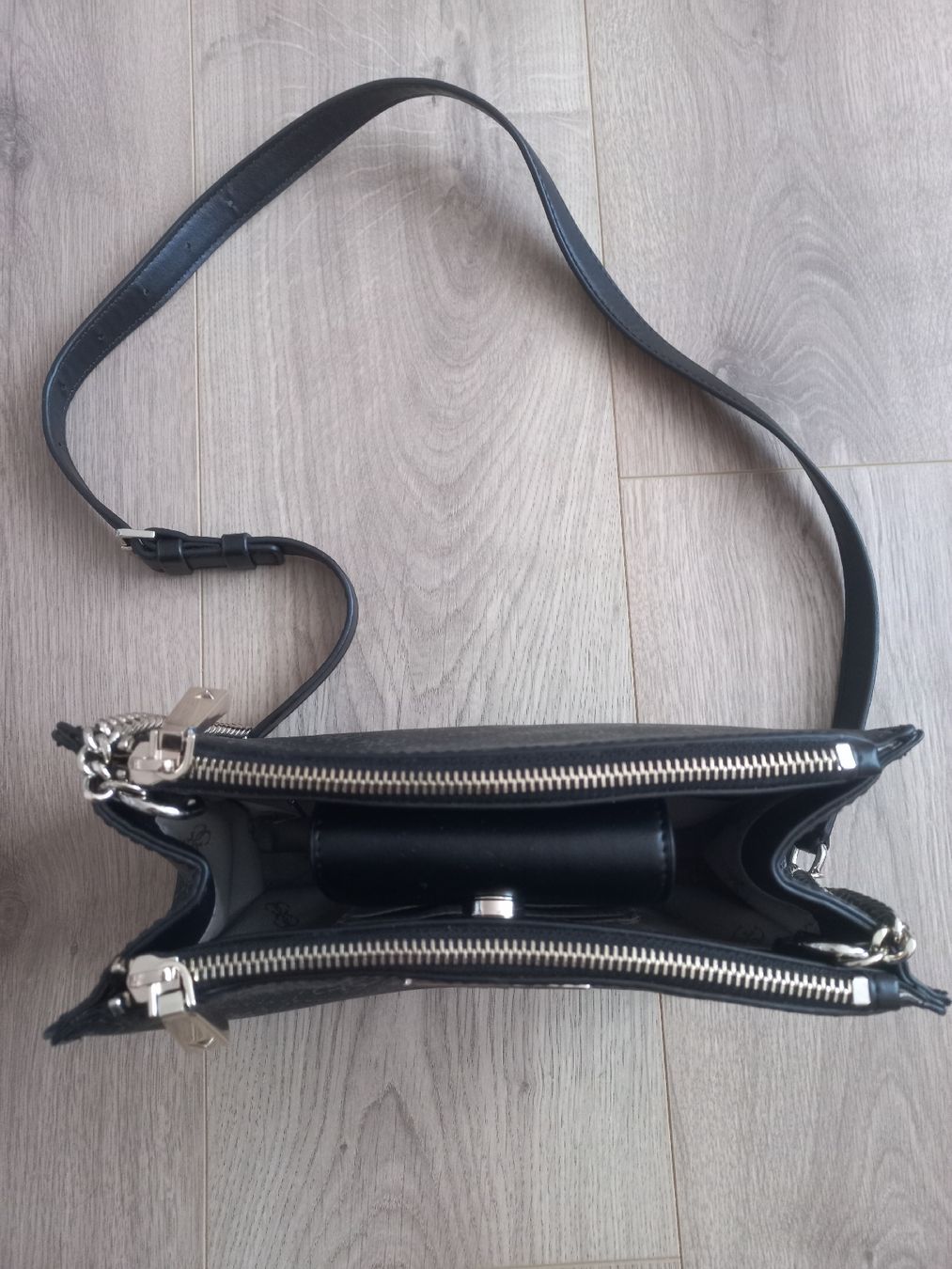 Guess Borse da donna: Guess Handtasche – Usato da Wangen b. Olten venduto da SecondStory4u 2
