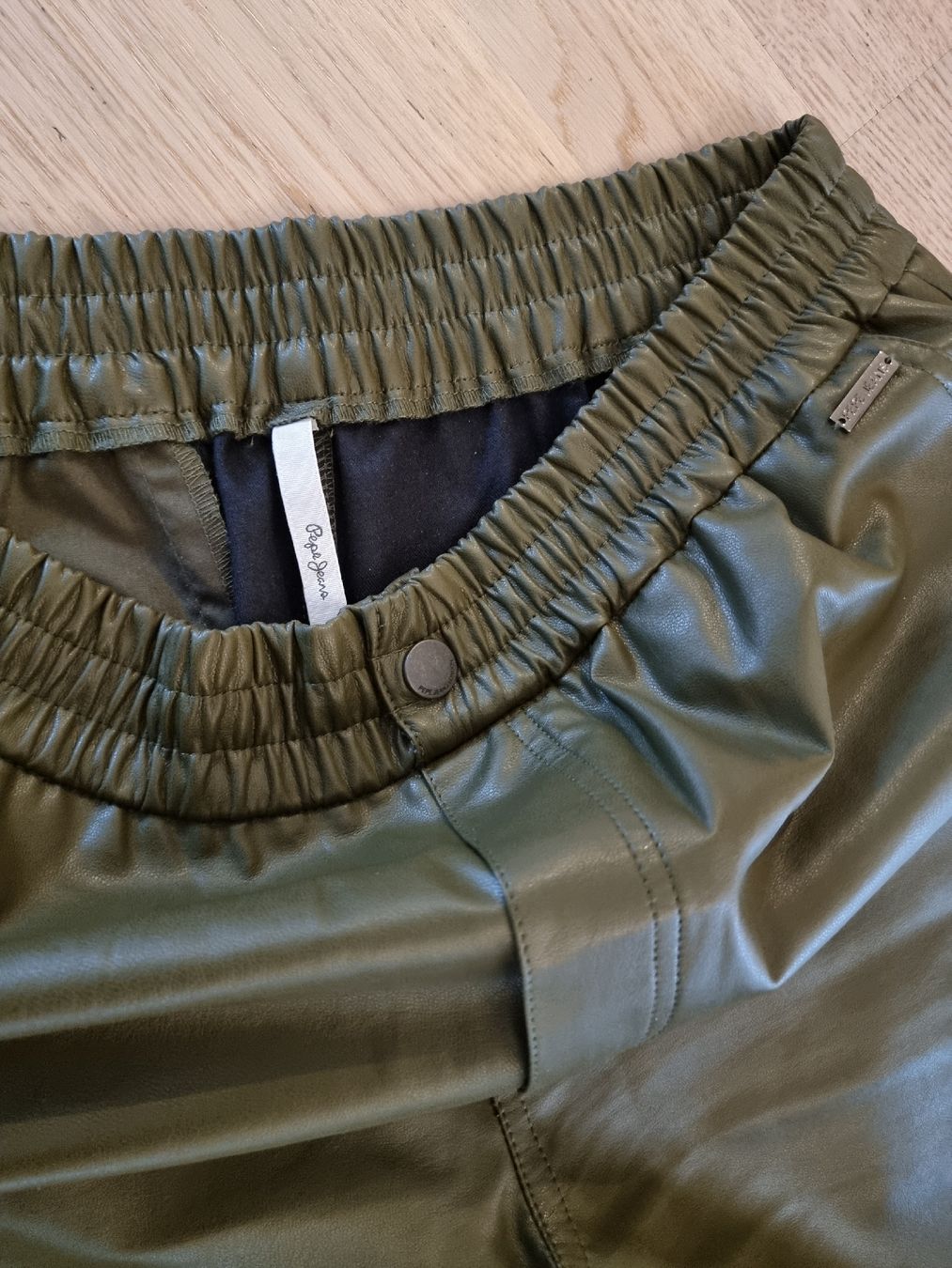 Pepe Jeans Pantaloni: PEPE JEANS HOSE GRÜN Kunstleder – Nuovo (secondo la descrizione) da Goldach venduto da Cooky2011 1