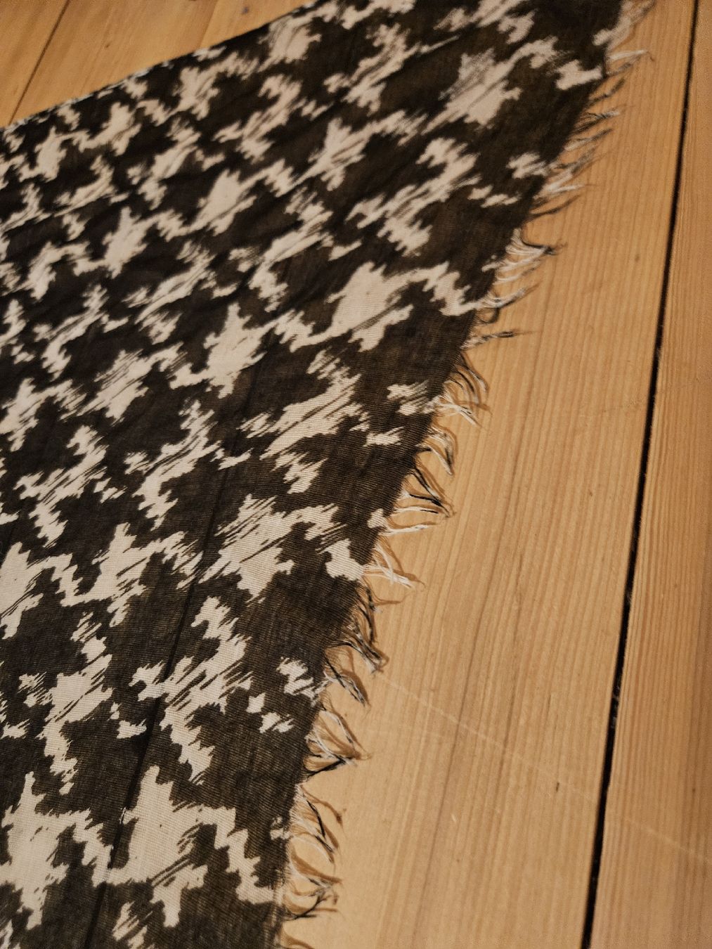 Foulard & Sciarpe: Écharpe élégante motif pied-de-poule – Usato da Mühleberg venduto da Eliboub 1