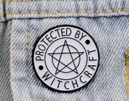 Neuer Witchcraft Pin - Schütze dich mit Magie!