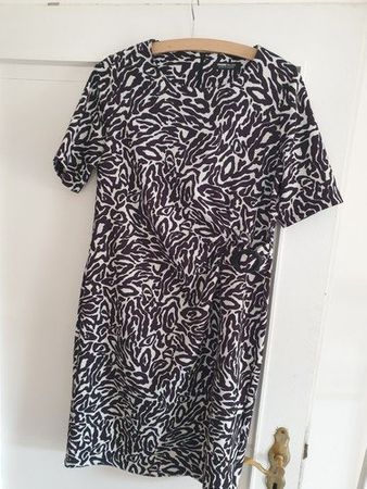Schönes Sommerkleid mit Muster, cirka Grösse 42, neuwertig!