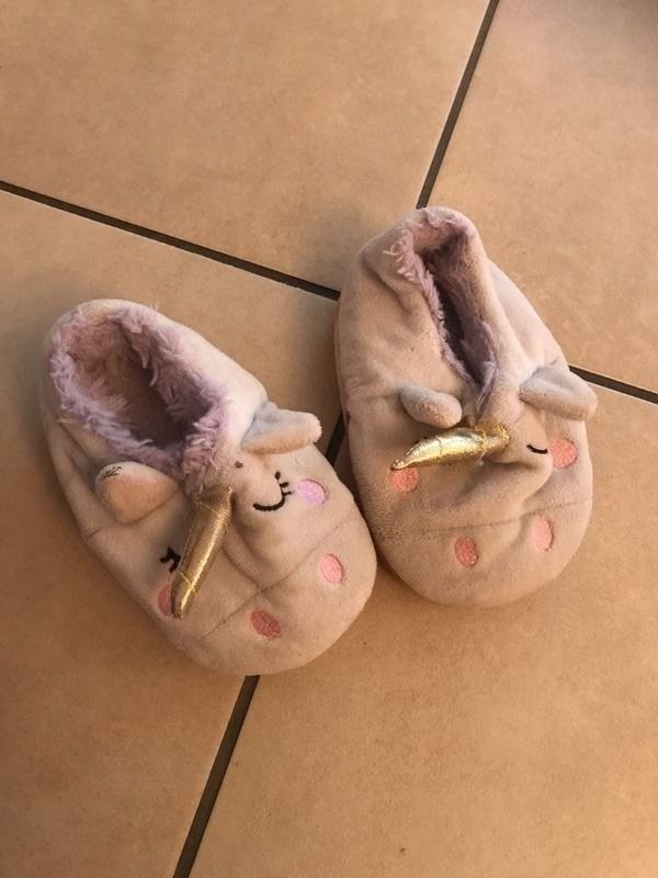 Schuhe für Mädchen: Mädchen Einhorn Hausschuhe 24 – Gebraucht aus Bergdietikon von antovale