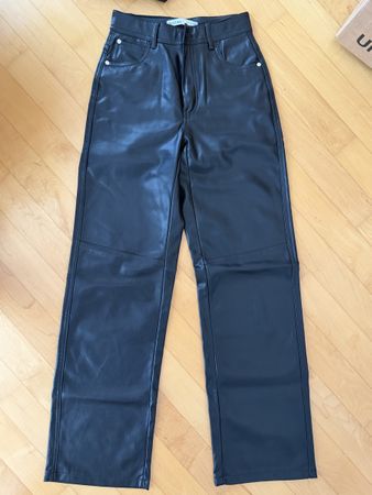 Bershka Lederhose schwarz