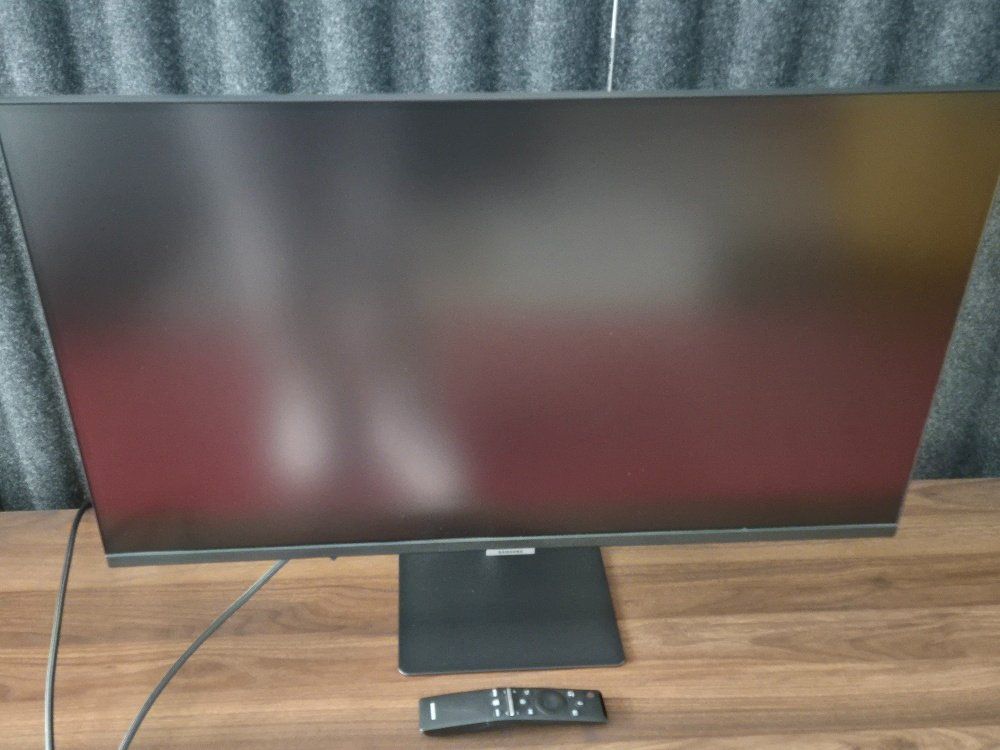 Televisori: TV Samsung S32AM700UR – Usato da Feusisberg venduto da Whitefir 1