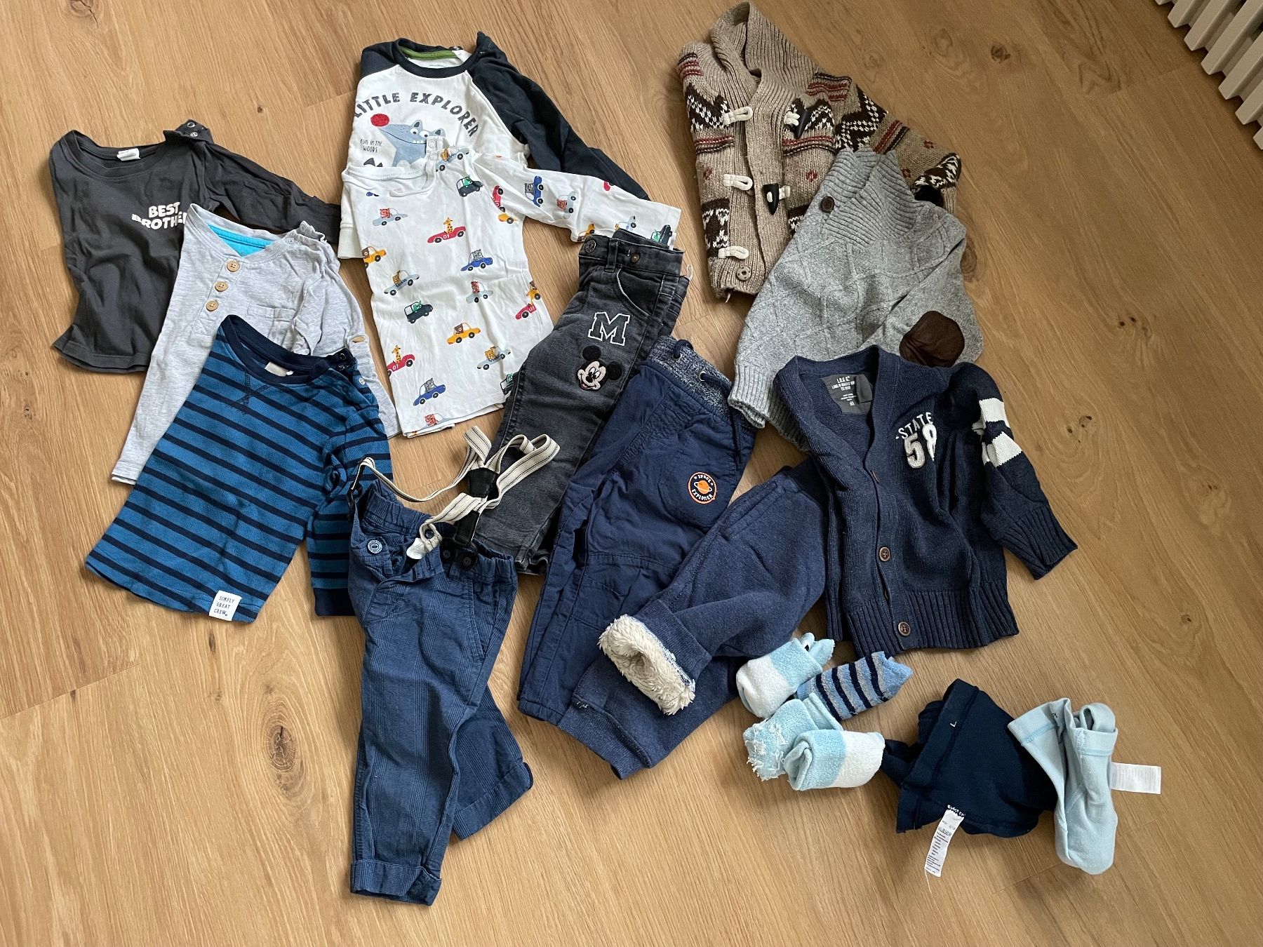 Lotti & Set di vestiti: Jungen Kleiderpaket Grösse 80 Herbst / Winter – Usato da Ibach venduto da murmeli1899
