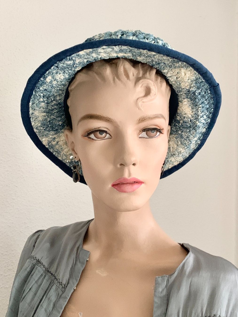 Copricapi, berretti & cappellini: Vintage Basthut in Blau/Crème – Usato da Kloten venduto da Nephty 4