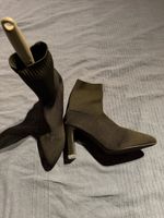 Bottines chaussettes à talons – noires