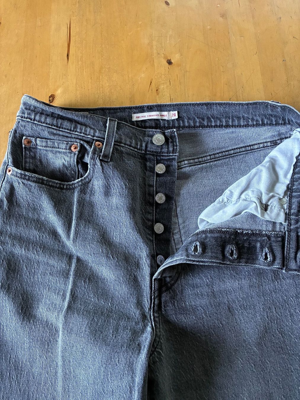 Levi's Jeans: Levi´s ribcage straight ankle W28 L 27 anthrazit – Usato da Schaffhausen venduto da FannyUsedom 1