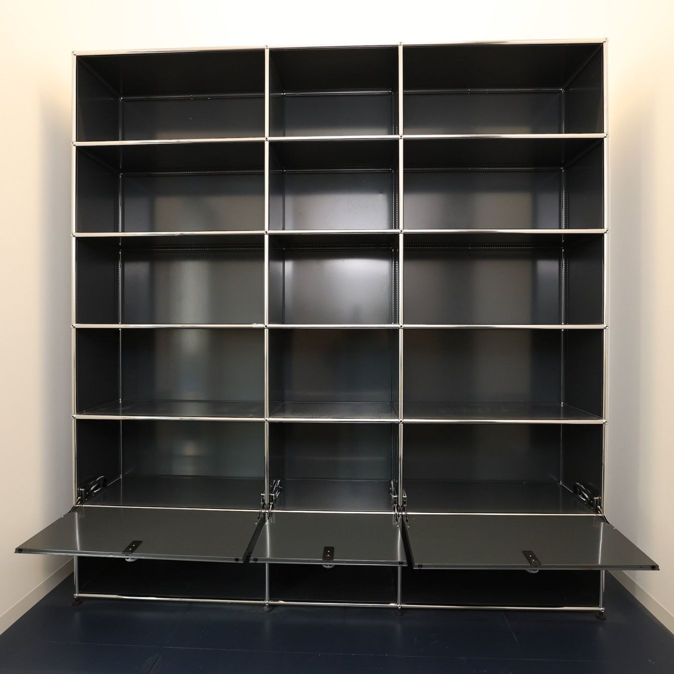 USM Scaffali: USM Haller Regal 3x6 Anthrazit 200x210x35cm – Usato da Affoltern am Albis venduto da Zapro 1