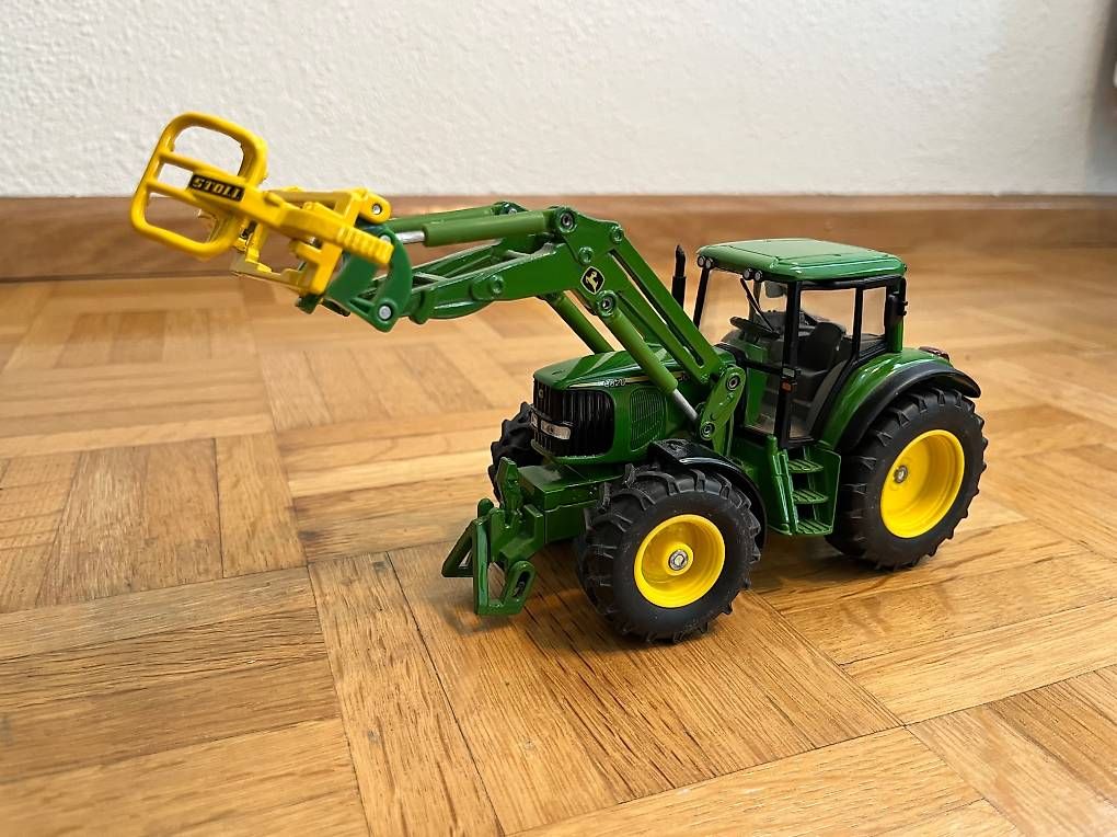 Giocattoli: John Deere Spielzeugtraktor – Usato da Bassersdorf venduto da Anp7902
