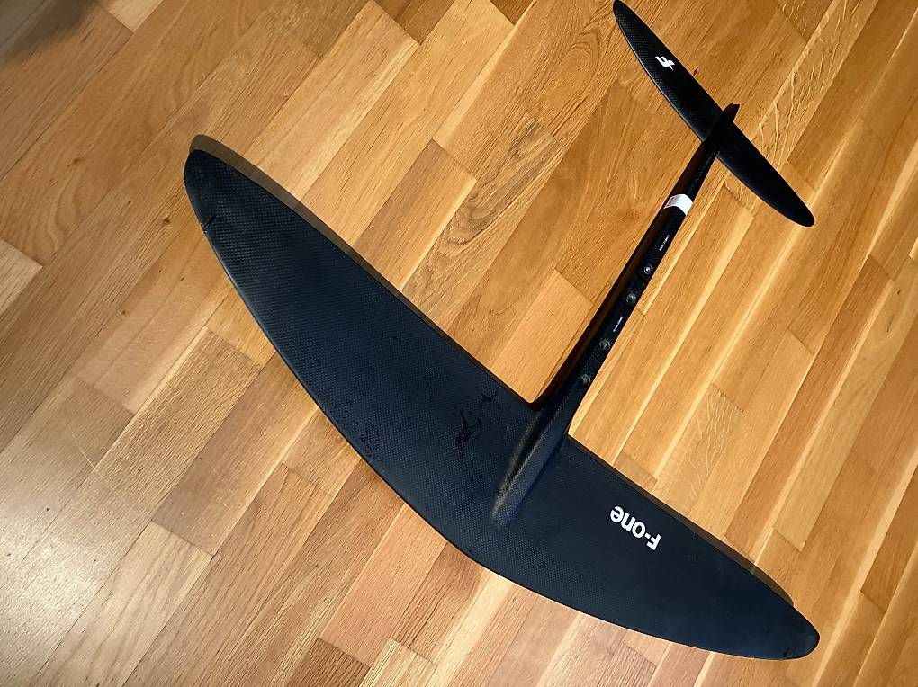 Aquilone: F-One Seven Seas 1200 cm2 – Usato da Gwatt (Thun) venduto da garry91 1