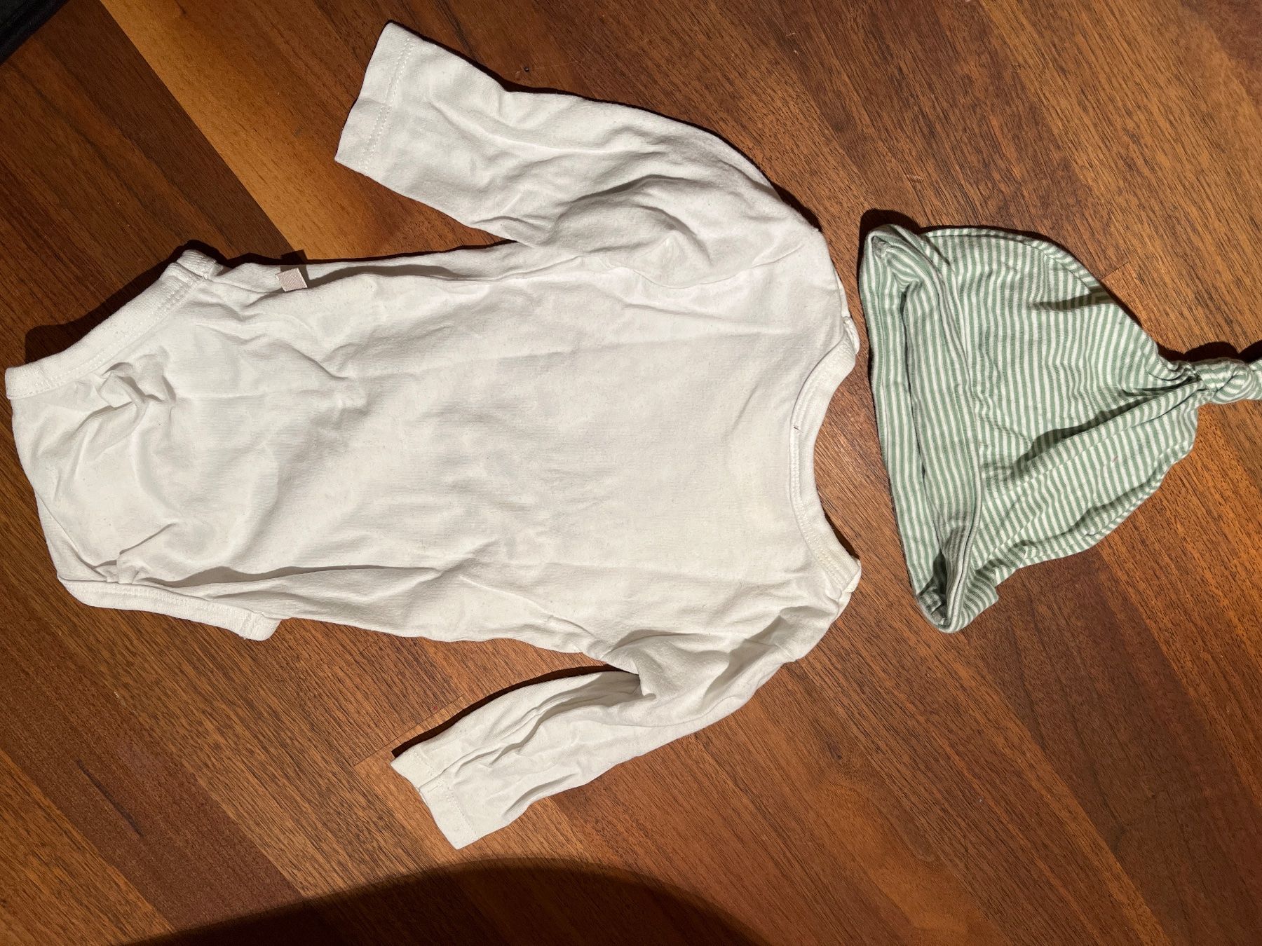Unterwäsche: Body langarm 62 plus Mütze – Gebraucht aus Andelfingen von estark 5